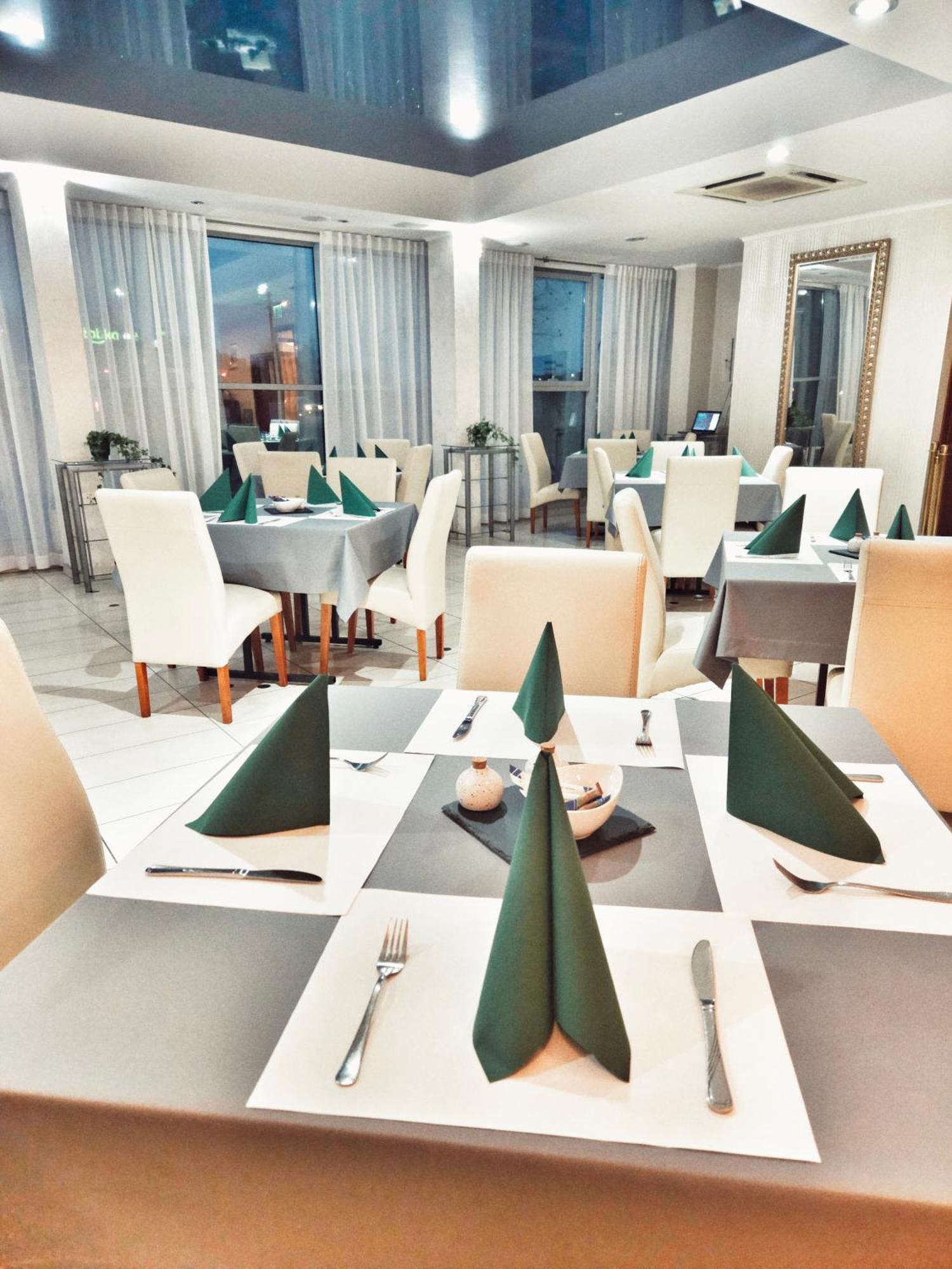 麦克斯酒店 Luboń 外观 照片