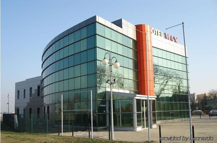 麦克斯酒店 Luboń 外观 照片